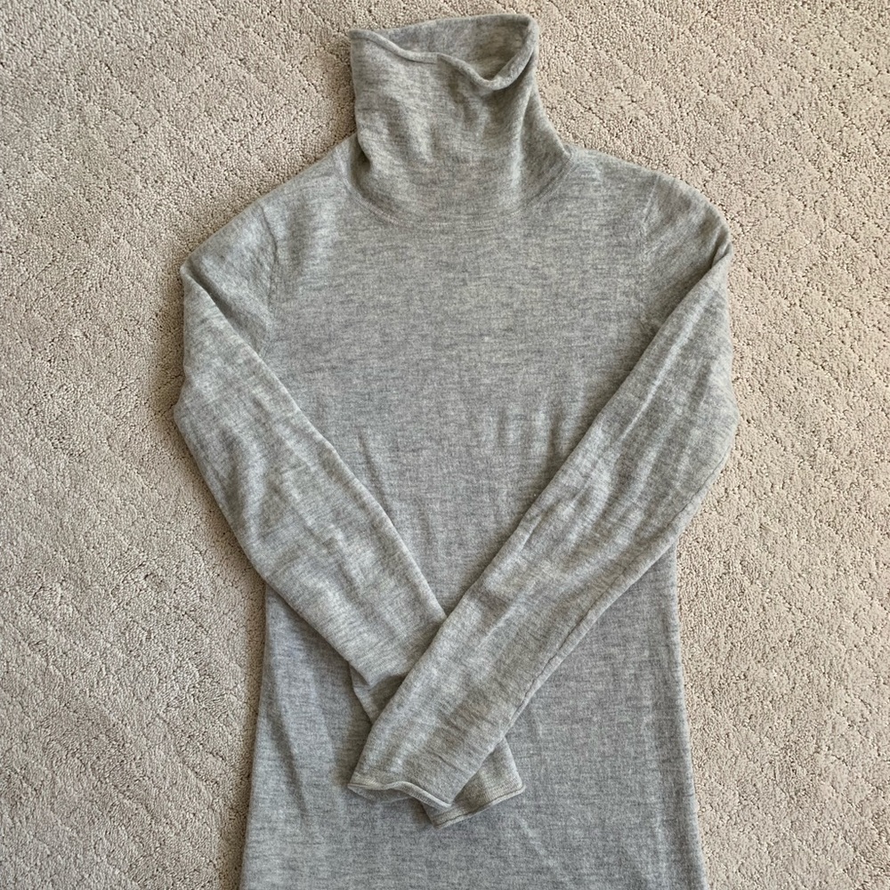 BCBG Maxazria heathered cashmere turtleneck